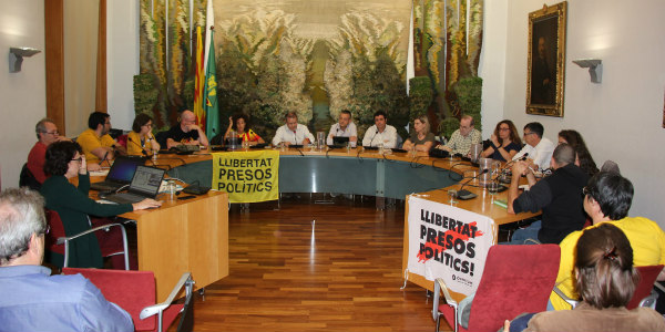 ple extrordinari mocio i meses