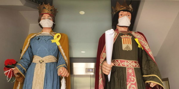 gegants amb mascareta